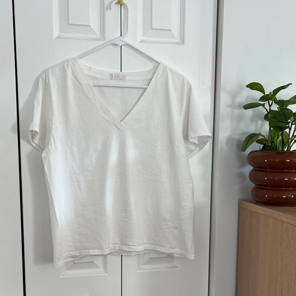nuuds White V-Neck Short Sleeve Tee